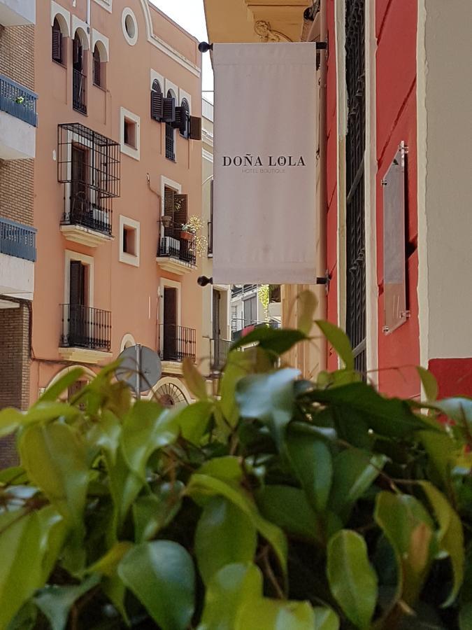 Hotel Y Apartamentos Dona Lola Sevilha Exterior foto
